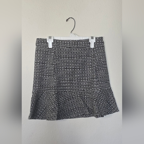 Hem & Thread Dresses & Skirts - Hem & Thread Black White Classy Winter Tweed Ruffle Hem Mini Skirt New - Small